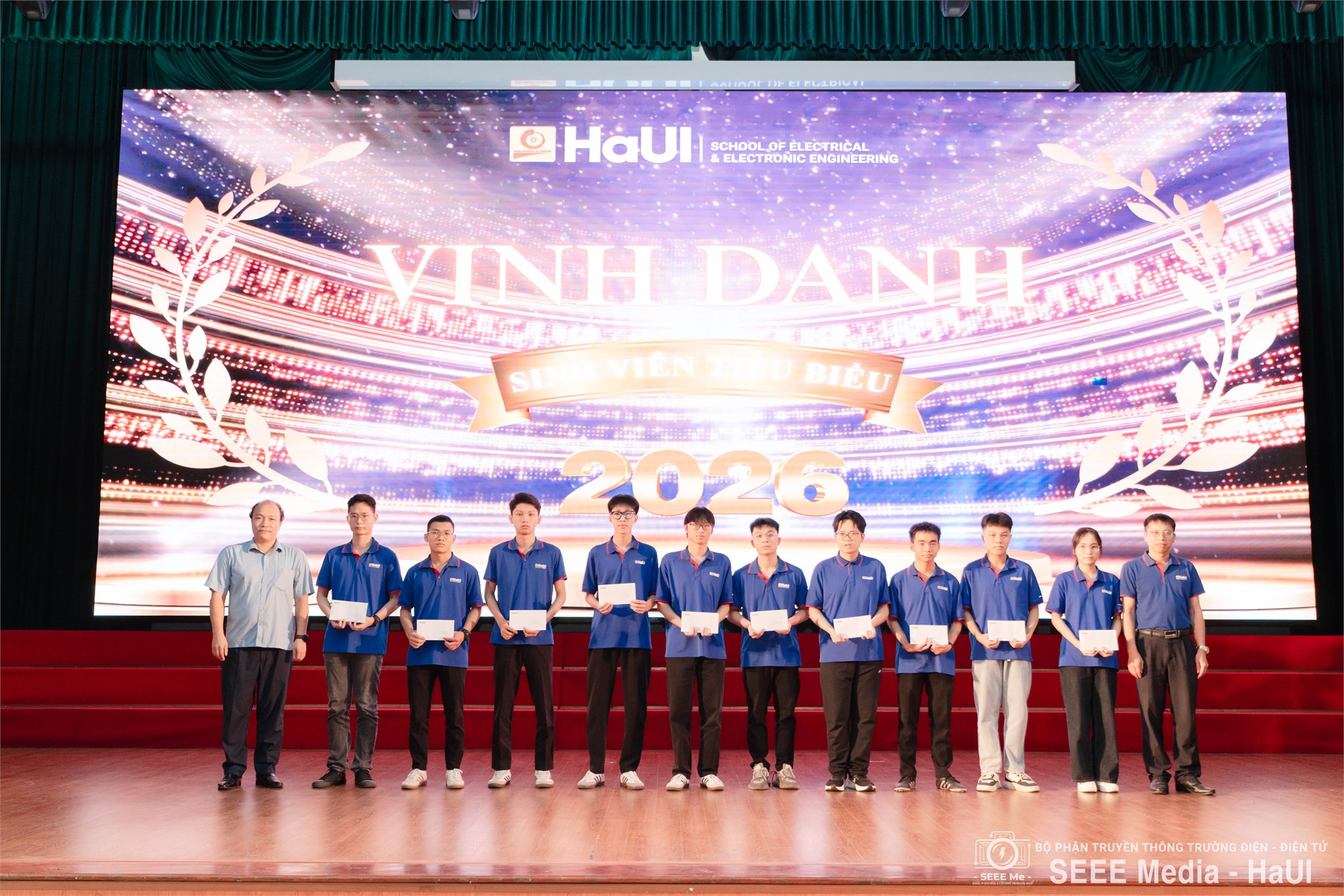 Trường Điện - Điện tử chào đón gần 2000 tân sinh viên K21 – Khởi đầu hành trình mới rực rỡ