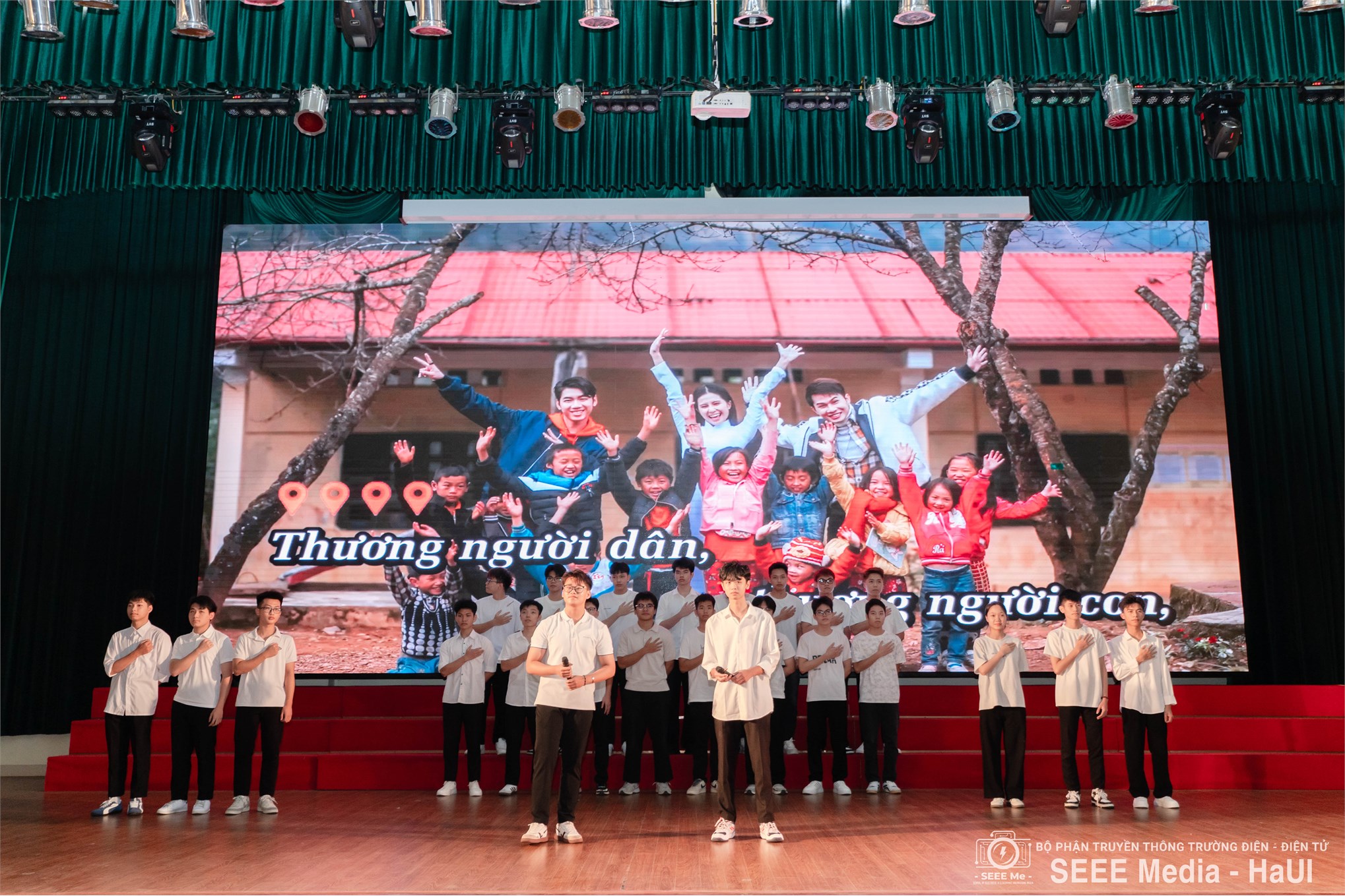Trường Điện - Điện tử chào đón gần 2000 tân sinh viên K21 – Khởi đầu hành trình mới rực rỡ