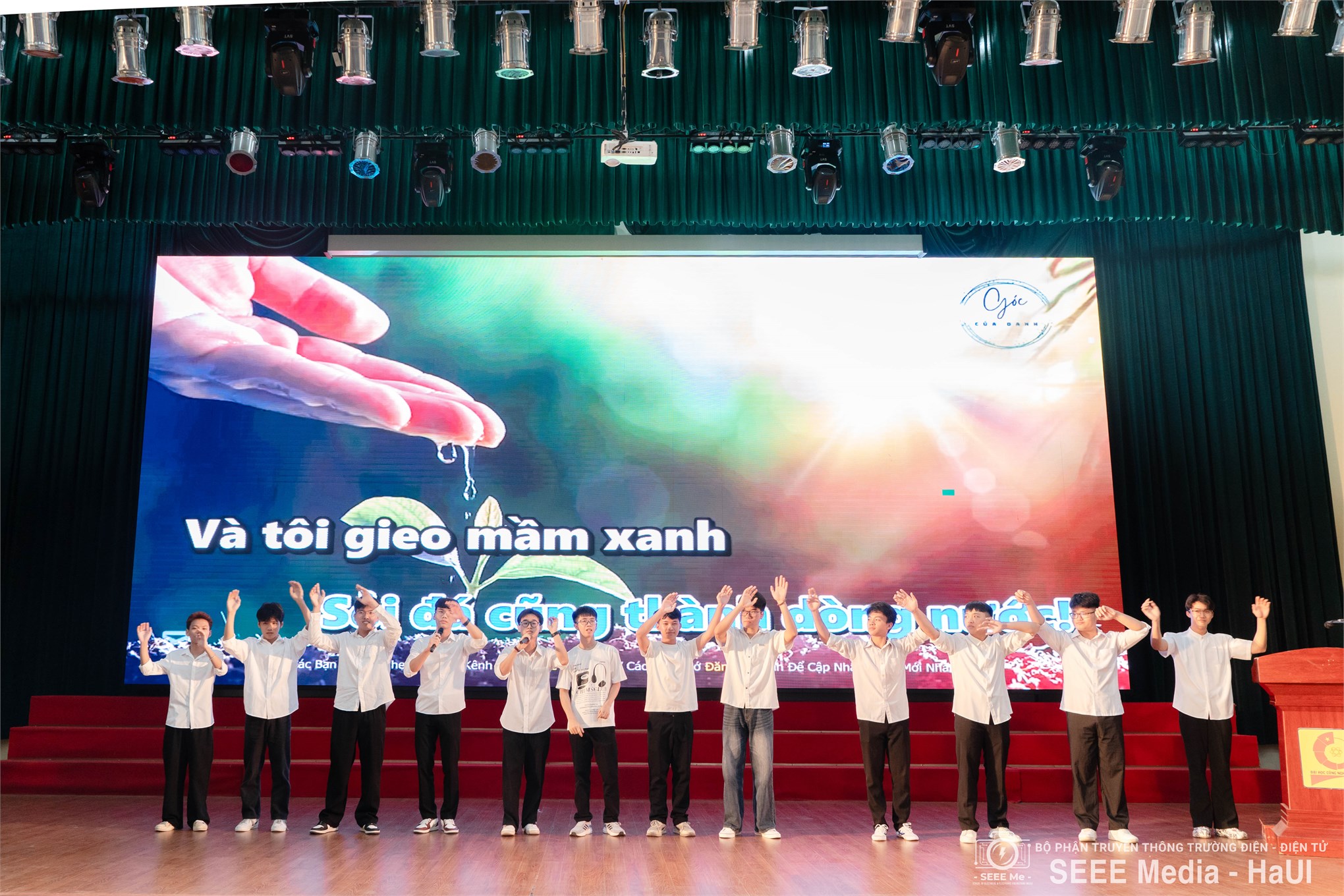 Trường Điện - Điện tử chào đón gần 2000 tân sinh viên K21 – Khởi đầu hành trình mới rực rỡ