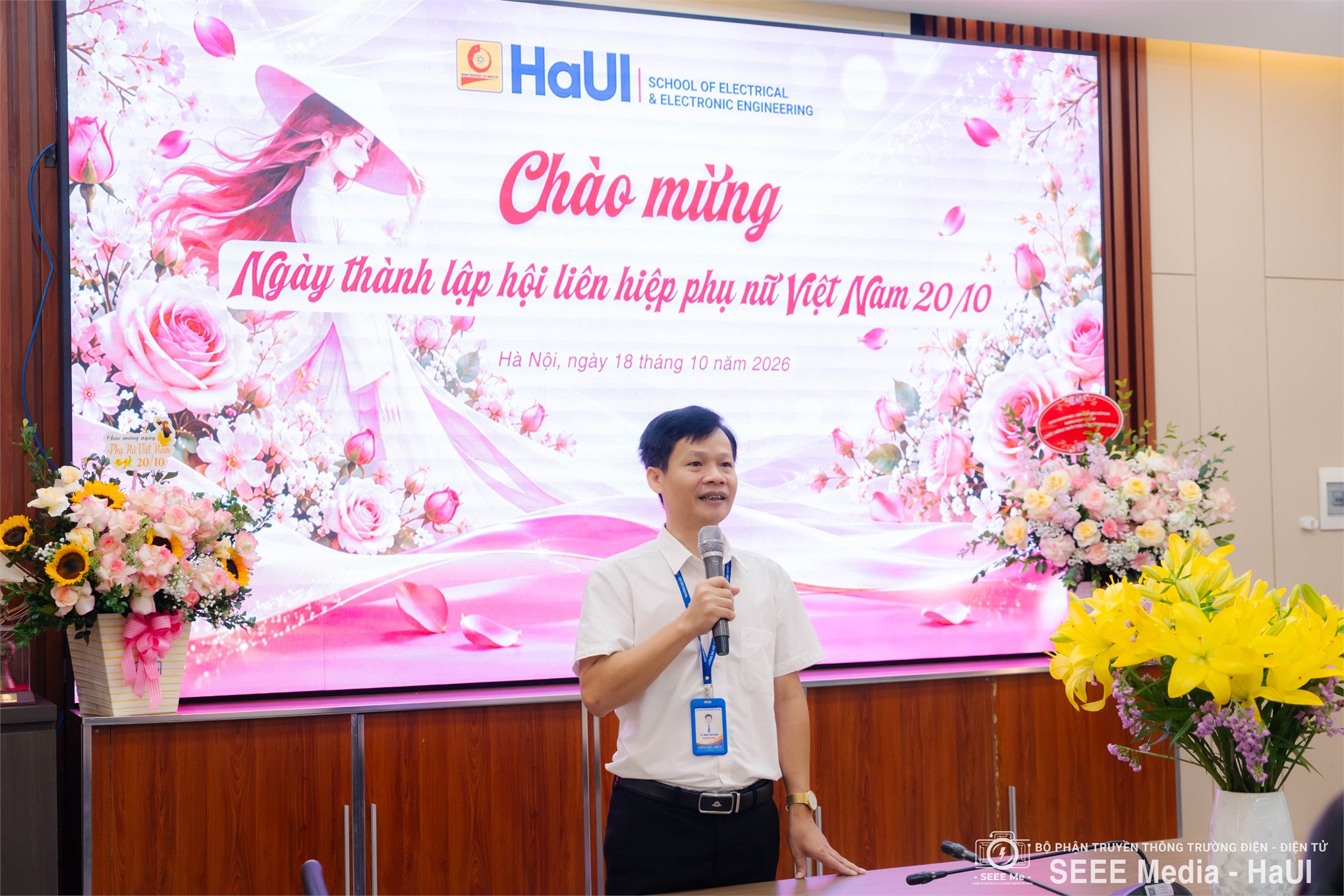 Công đoàn Trường Điện - Điện tử gặp mặt, tọa đàm chào mừng kỷ niệm 96 năm Ngày thành lập Hội Liên hiệp Phụ nữ Việt Nam