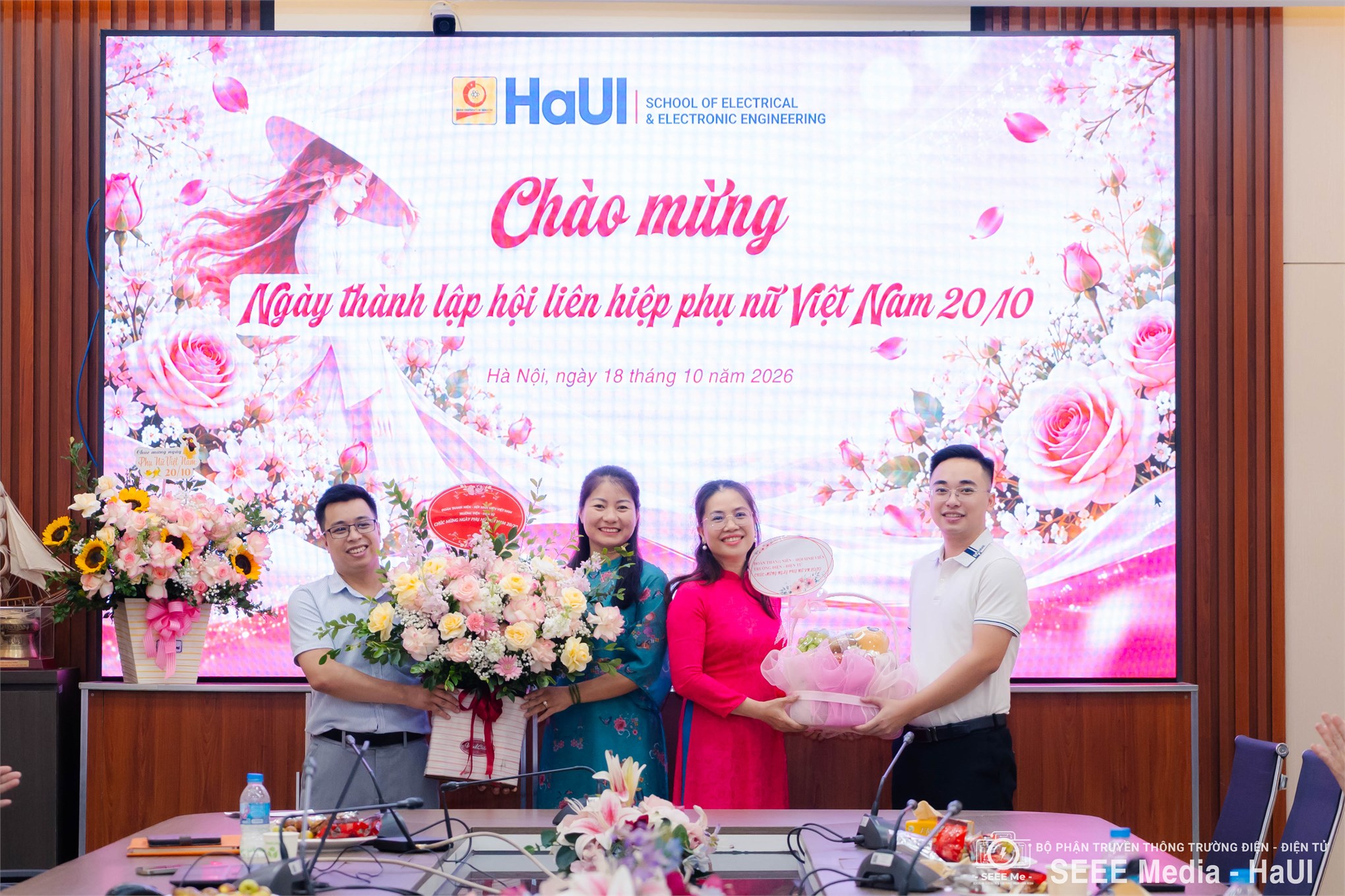 Công đoàn Trường Điện - Điện tử gặp mặt, tọa đàm chào mừng kỷ niệm 96 năm Ngày thành lập Hội Liên hiệp Phụ nữ Việt Nam