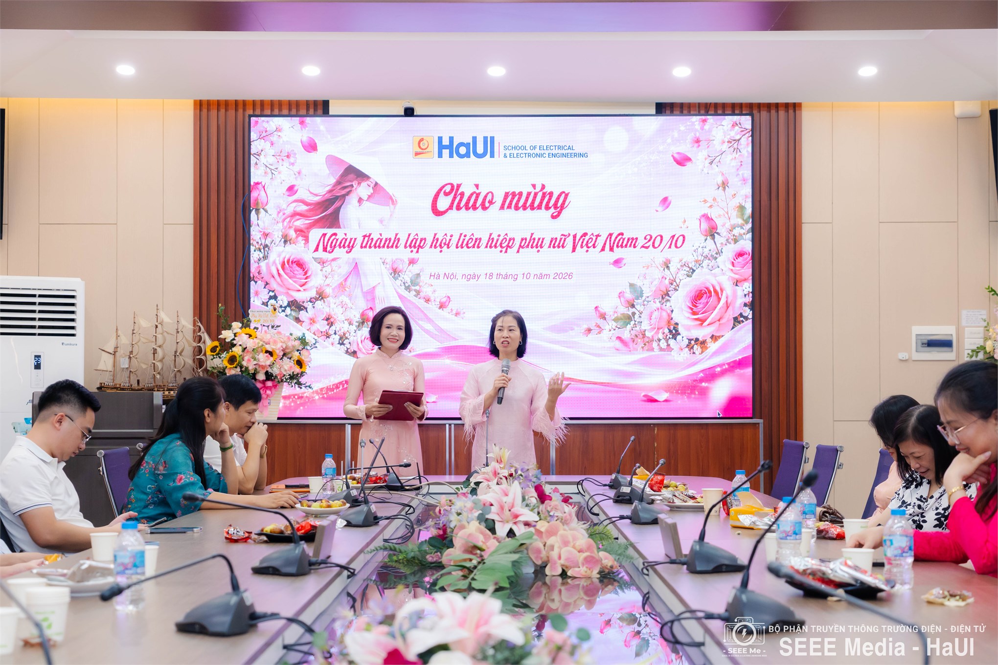 Công đoàn Trường Điện - Điện tử gặp mặt, tọa đàm chào mừng kỷ niệm 96 năm Ngày thành lập Hội Liên hiệp Phụ nữ Việt Nam