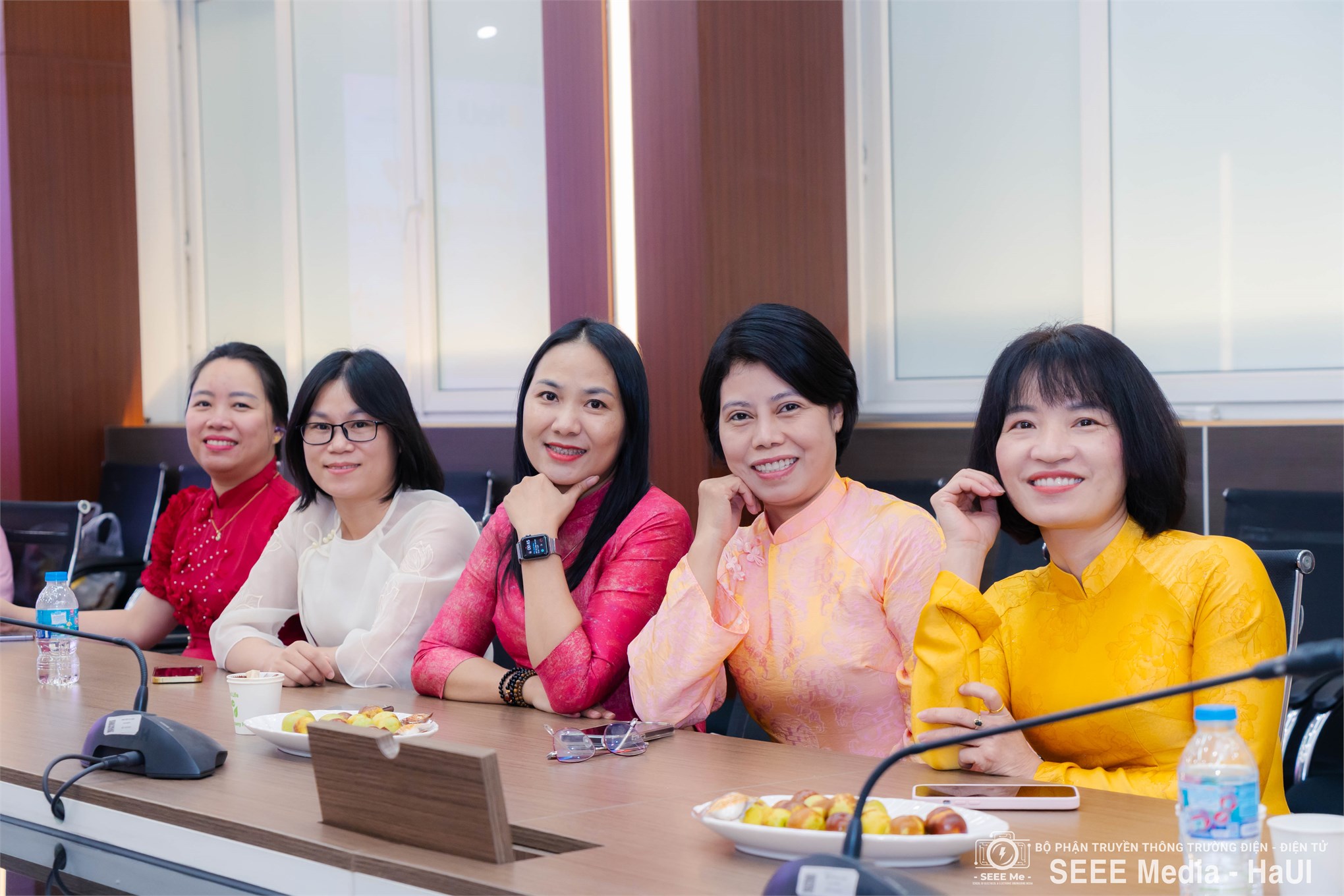 Công đoàn Trường Điện - Điện tử gặp mặt, tọa đàm chào mừng kỷ niệm 96 năm Ngày thành lập Hội Liên hiệp Phụ nữ Việt Nam