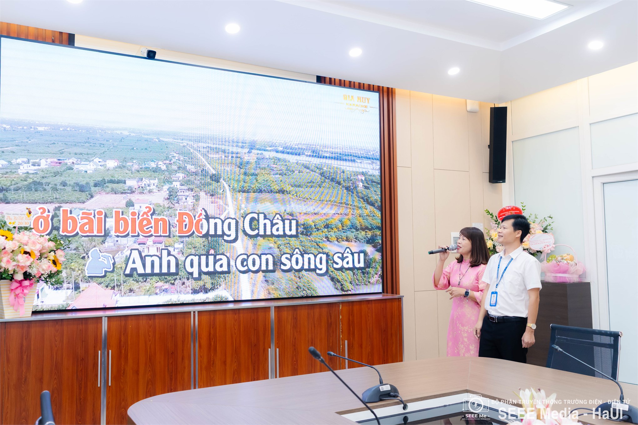 Công đoàn Trường Điện - Điện tử gặp mặt, tọa đàm chào mừng kỷ niệm 96 năm Ngày thành lập Hội Liên hiệp Phụ nữ Việt Nam