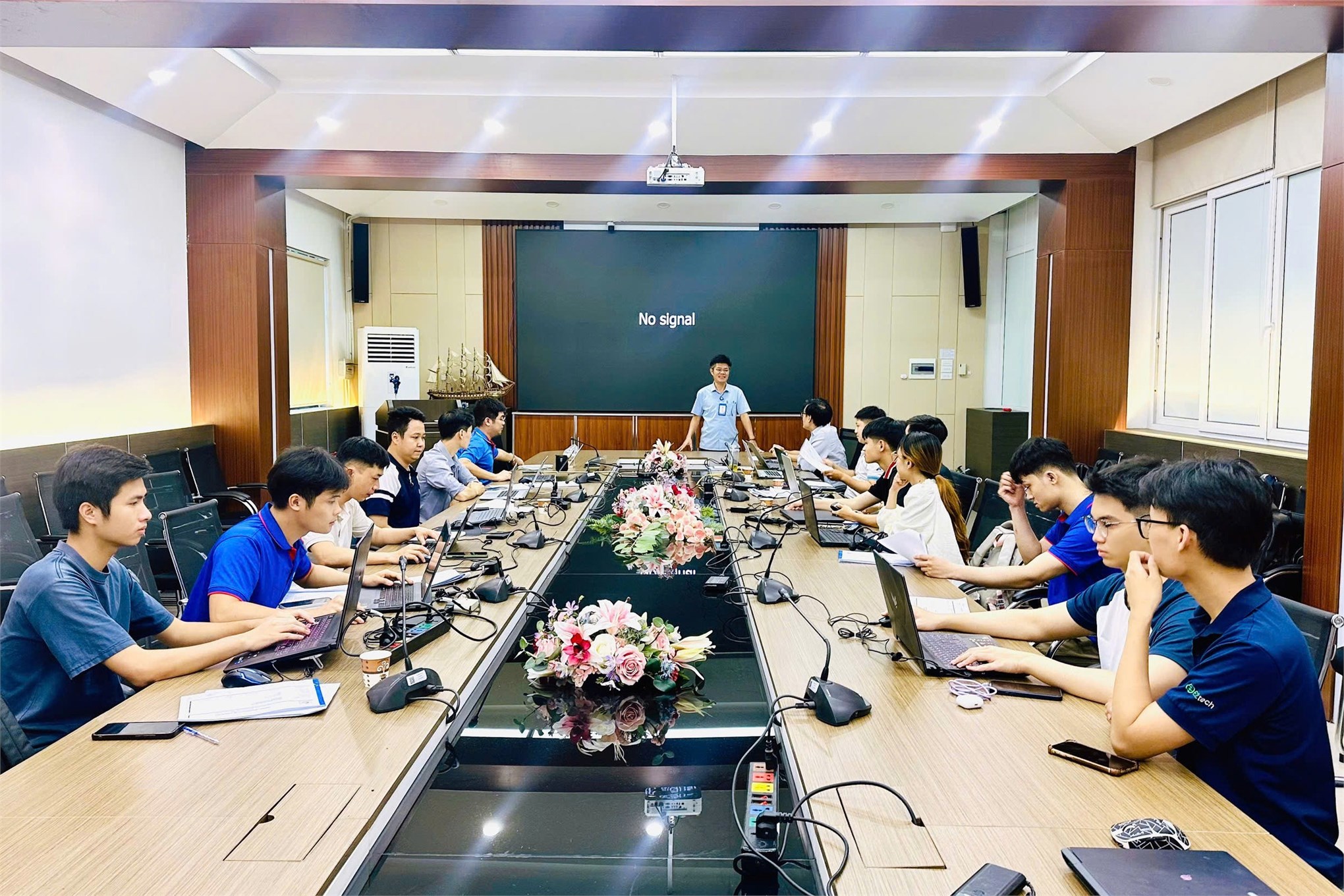 Trường Điện - Điện tử đào tạo nâng cao kỹ năng thiết kế và quản lý bản vẽ kỹ thuật điện cho cán bộ Công ty Lưới điện cao thế Hà Nội