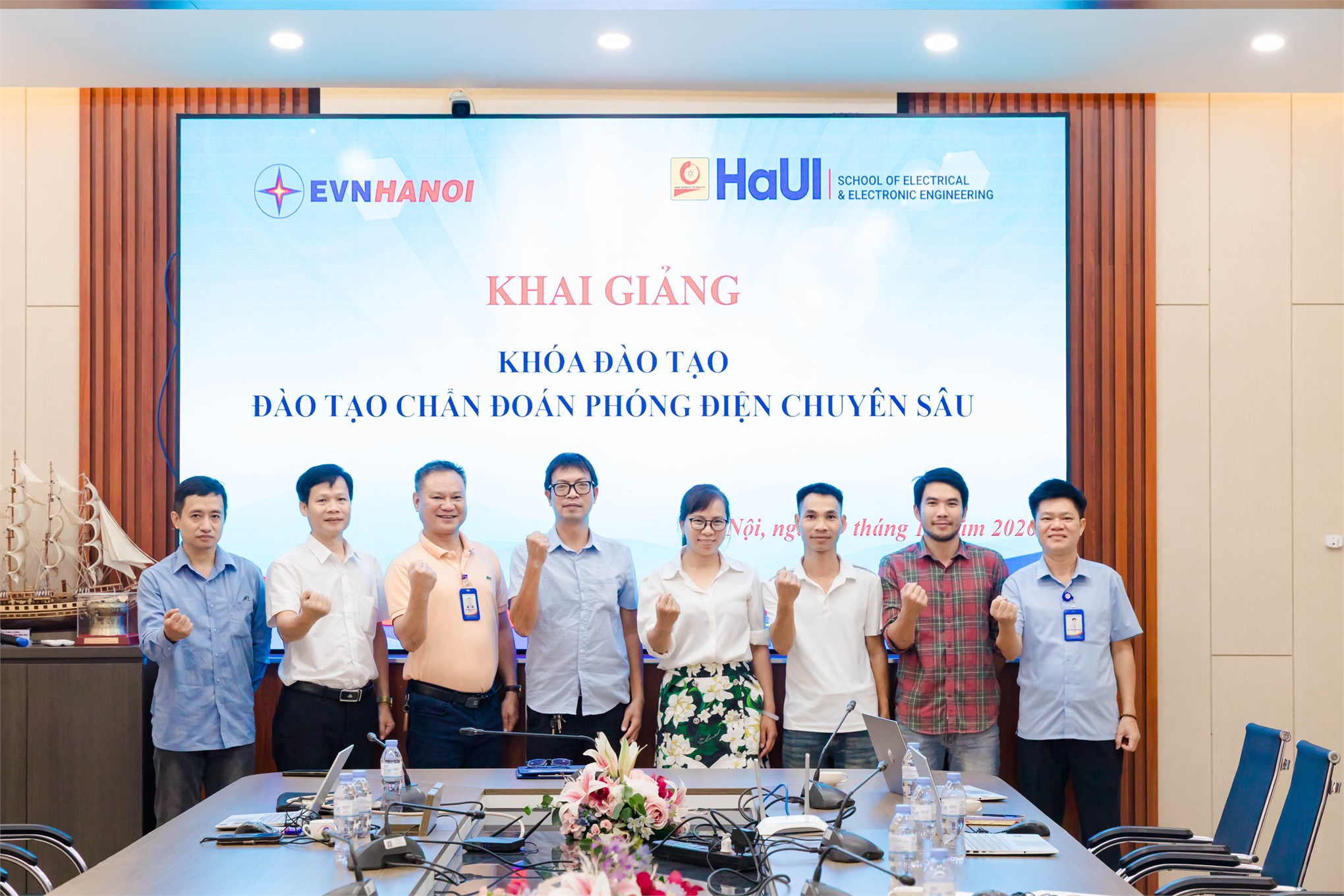 Trường Điện - Điện tử khai giảng lớp đào tạo ngắn hạn “Chẩn đoán phóng điện chuyên sâu”